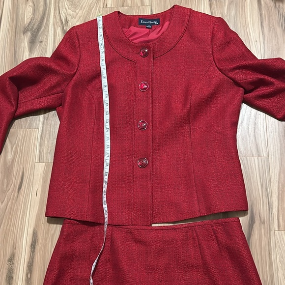 Red suit. Jacket and skirt - Picture 5 of 8